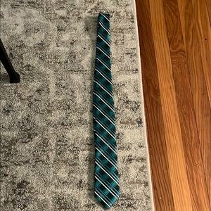 Stylish Plaid Tie in Teal and silver